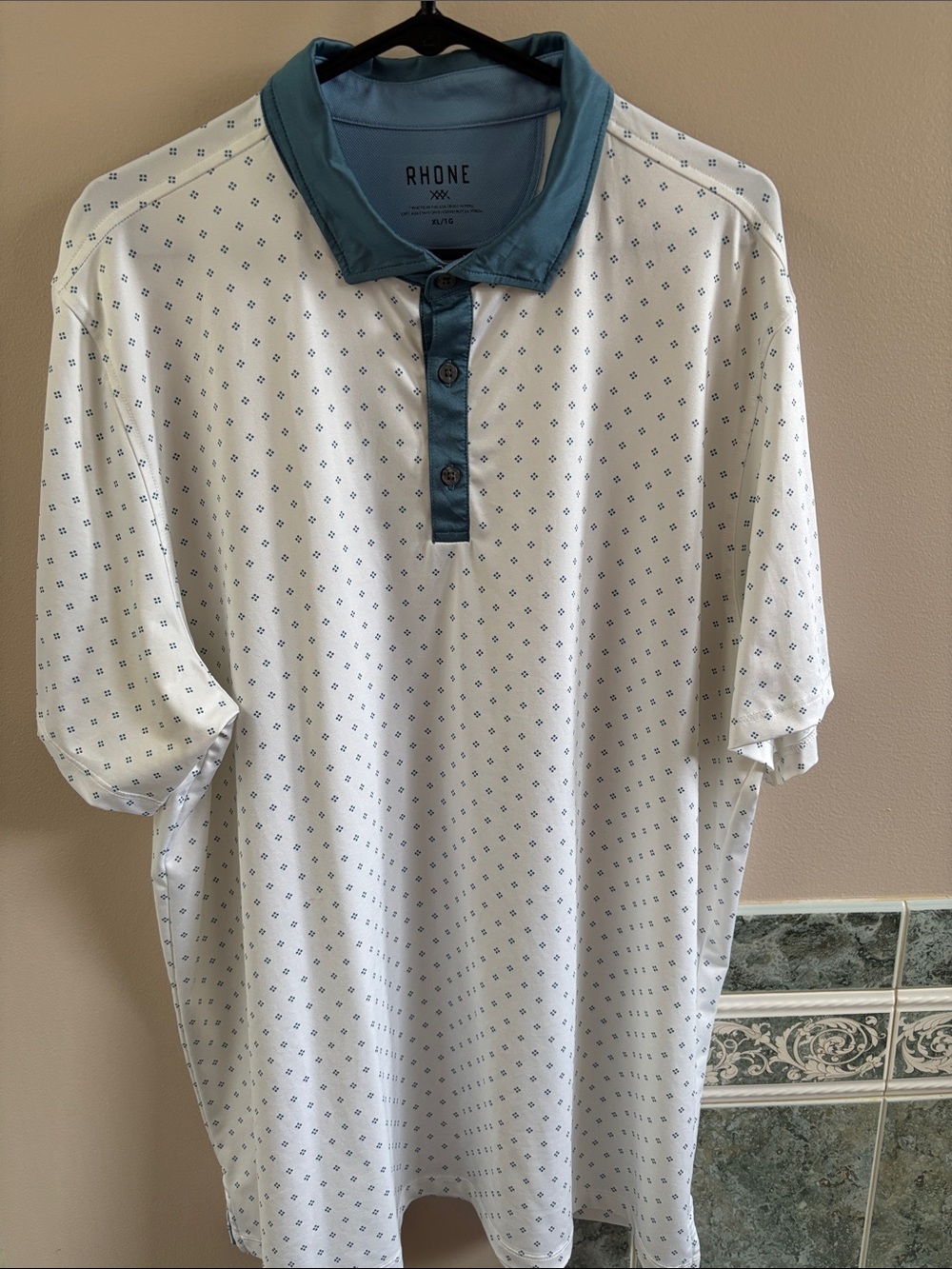 RHONE Men’s Golf Sport Polo White Micro-Dot with Blue Collar